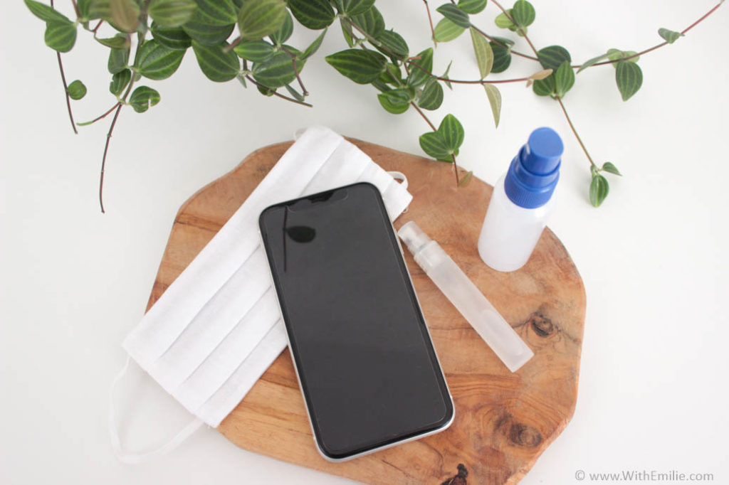 Ma recette de désinfectant de poche - pour smartphone ou masque With Emilie Blog