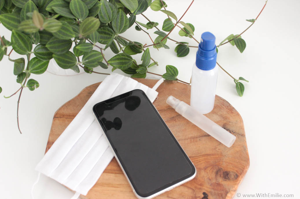 Ma recette de désinfectant de poche : pour smartphone ou masque, With  Emilie